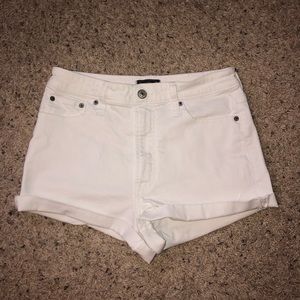 Abercrombie & Fitch High Rise Short in white